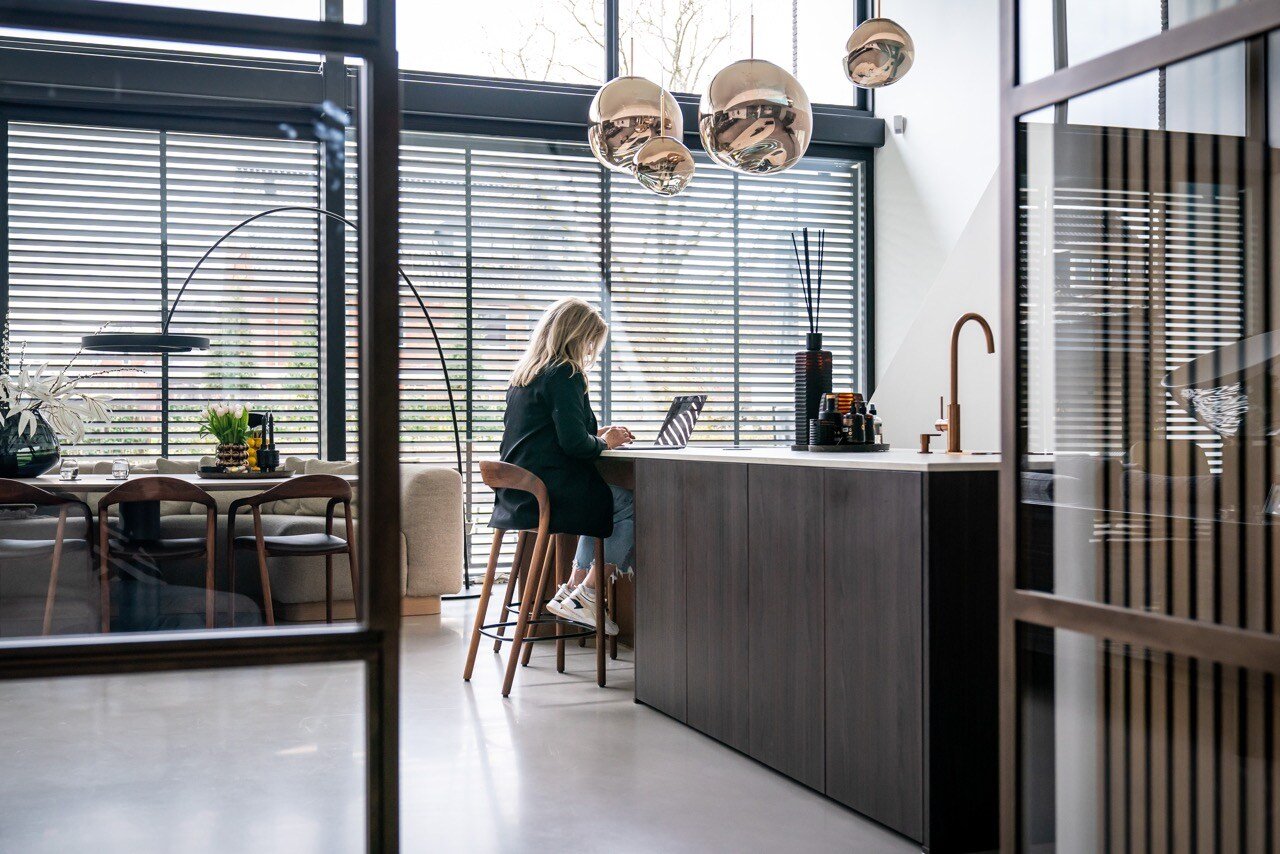 Doorkijk naar leefkeuken